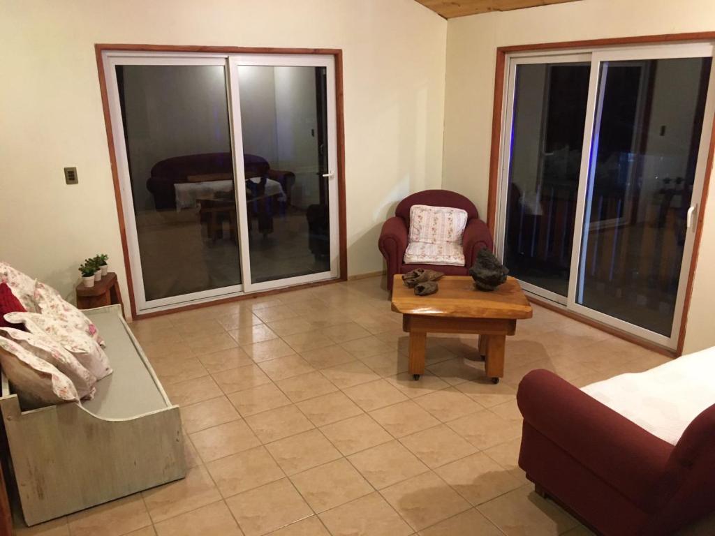 Posezení v ubytování Ruka Pucón Hostel