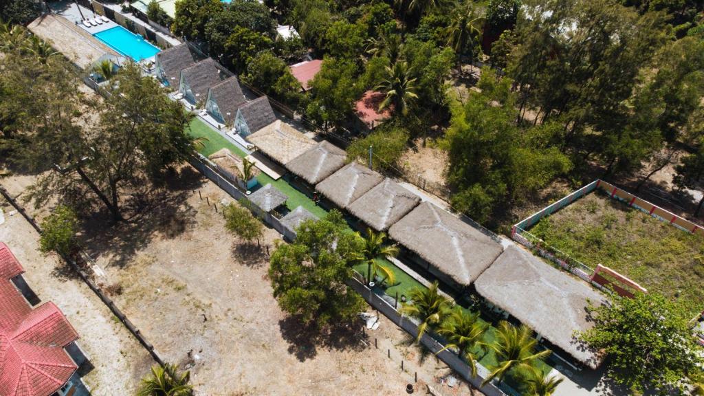 Sundlaugin á Sunset Villas Palauig Zambales eða í nágrenninu
