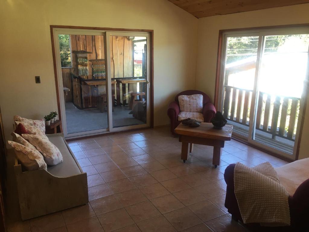 Posezení v ubytování Ruka Pucón Hostel