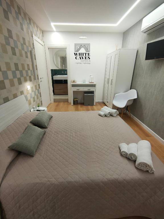 Posteľ alebo postele v izbe v ubytovaní white caves catania rooms