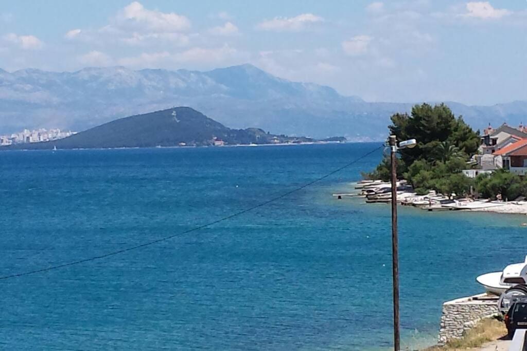 a view of a body of water with a pole at Apartmani Krolo Trogir otok Čiovo in Trogir