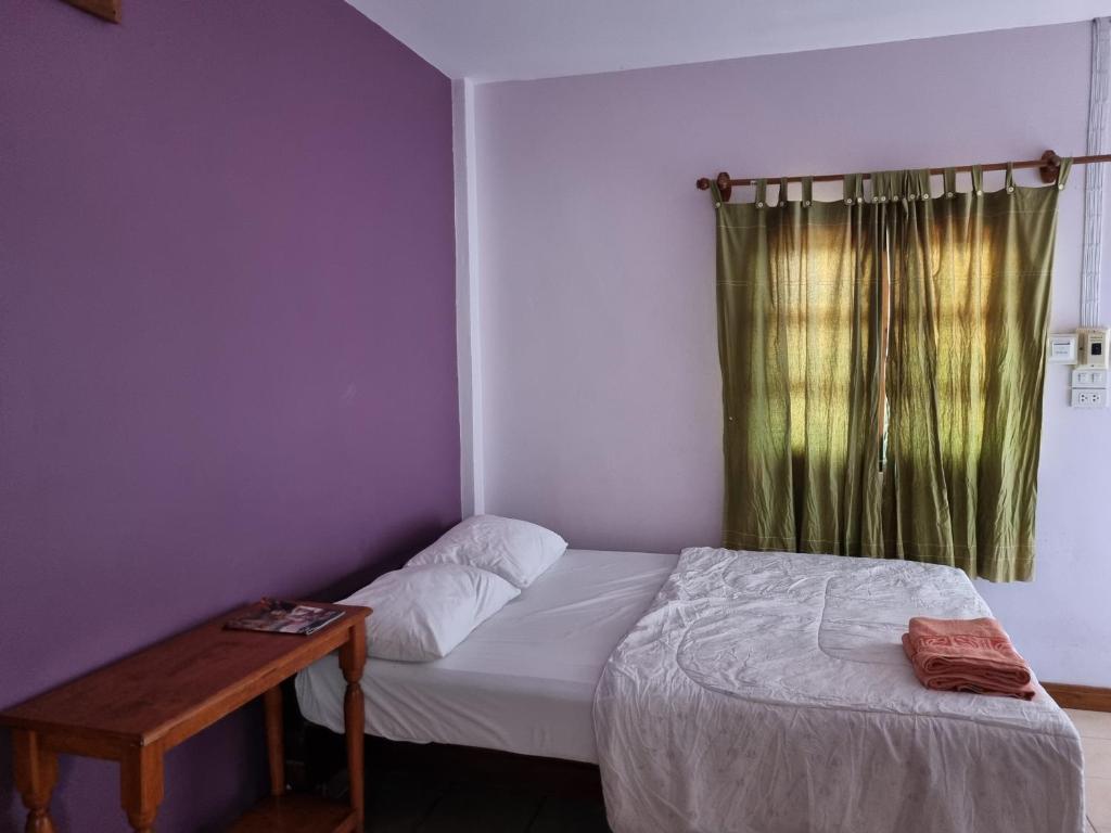 Sawasdee Sichang Resort - Standard Queen Room