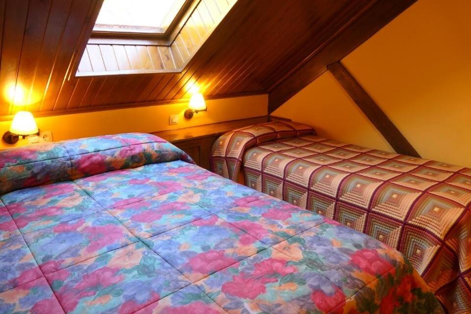 Postel nebo postele na pokoji v ubytování Hotel, Bungalows y Camping Viu