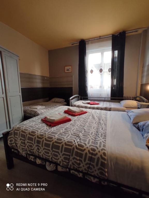 Postel nebo postele na pokoji v ubytování Hotel Le Bon Moine