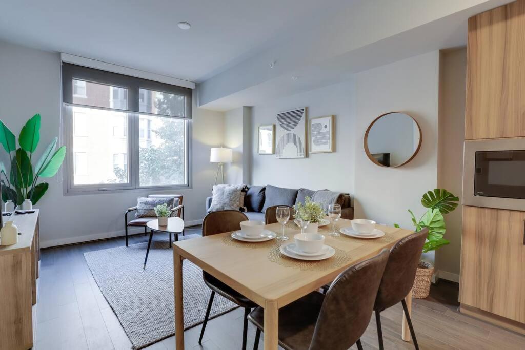 Gorgeous 1 Bedroom At Clarendon With Gym and Rooftop - One-Bedroom Apartment