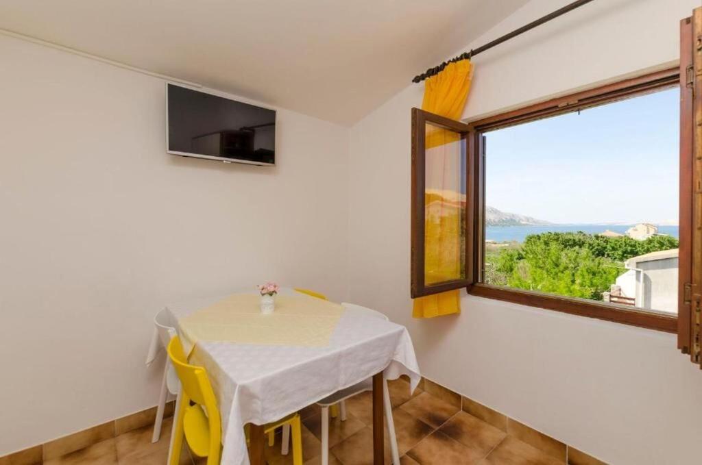 Televízia a/alebo spoločenská miestnosť v ubytovaní Apartments Spavalo
