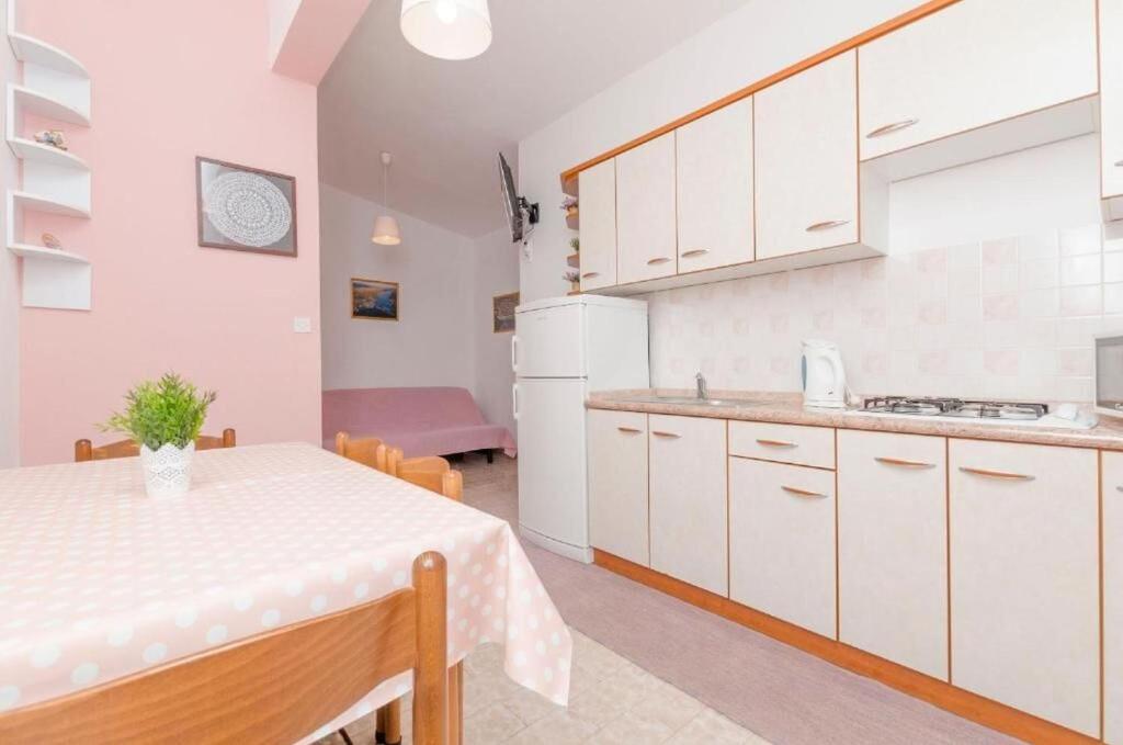 Kuchyňa alebo kuchynka v ubytovaní Apartments Spavalo