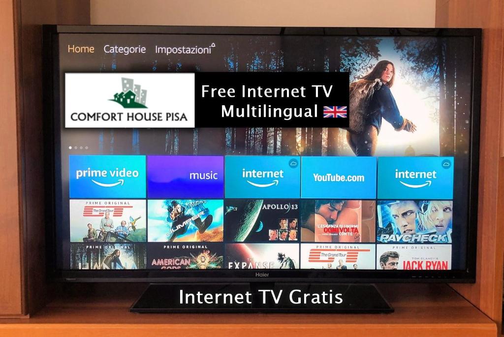 ekran telewizyjny z różnymi kanałami filmowymi i telewizyjnymi w obiekcie Comfort House Pisa w Pizie