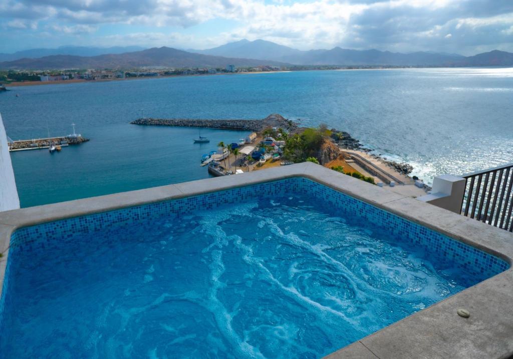 a swimming pool on top of a building with a view of the water at Condo in Puerto las Hadas in Manzanillo