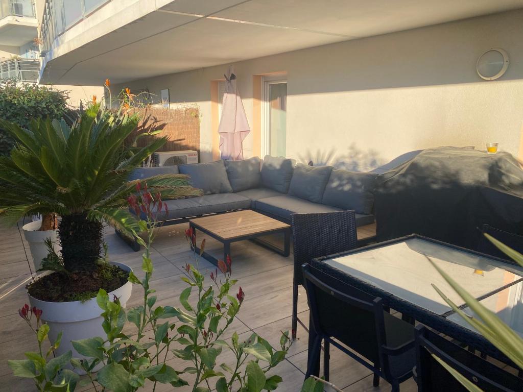 Fotografia z galérie ubytovania Superbe T3 de standing en RDC avec Grande terrasse v destinácii La Ciotat