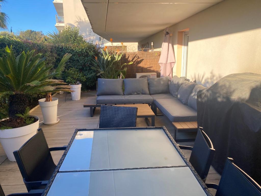 Fotografia z galérie ubytovania Superbe T3 de standing en RDC avec Grande terrasse v destinácii La Ciotat