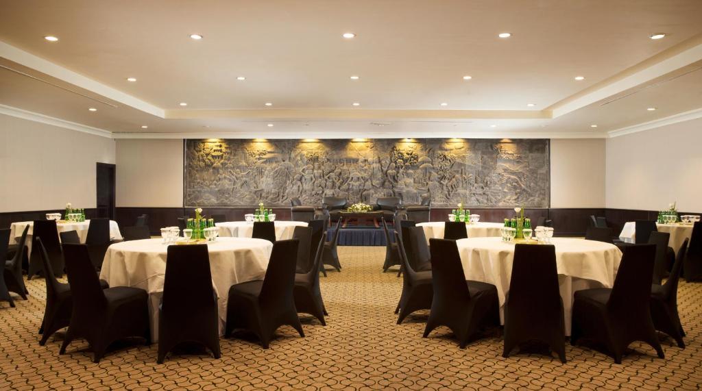Restaurace v ubytování Bumi Surabaya City Resort