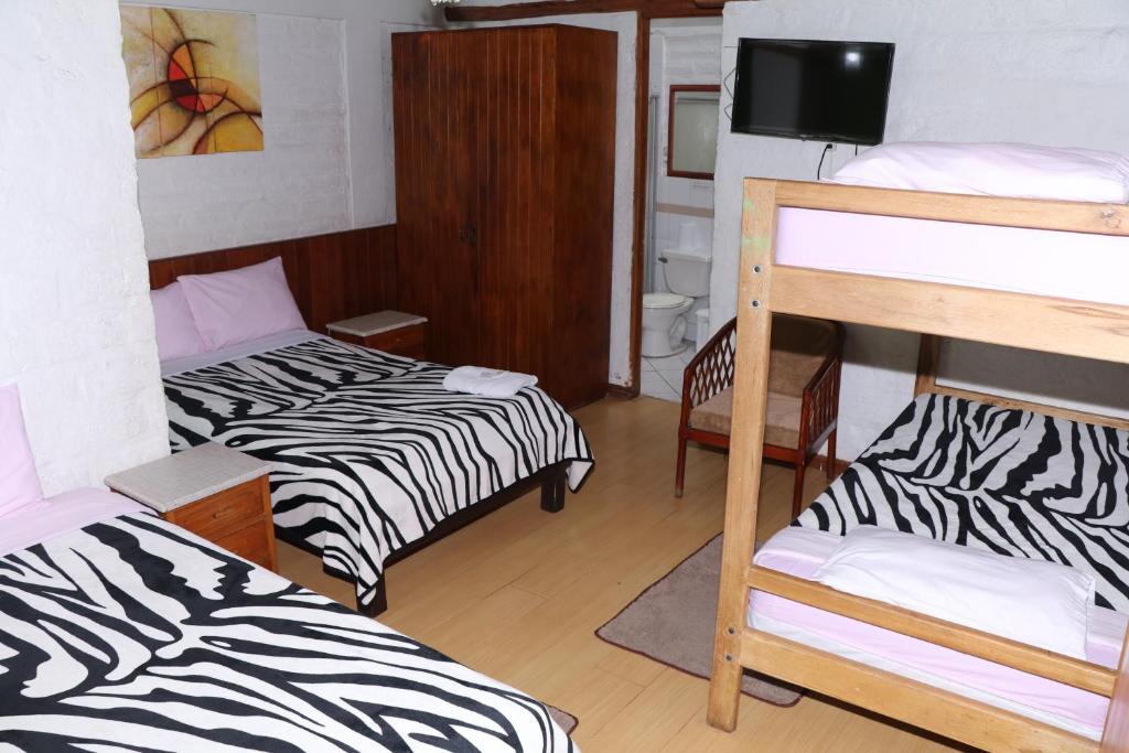 Postel nebo postele na pokoji v ubytování Hostal La Catolica