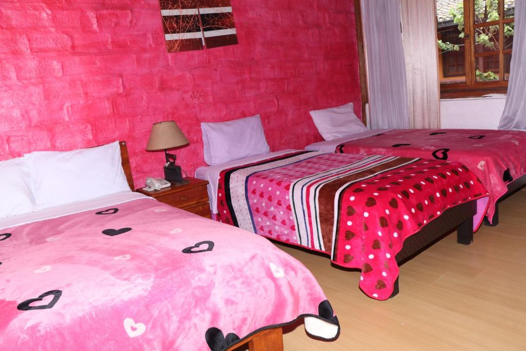 Postel nebo postele na pokoji v ubytování Hostal La Catolica