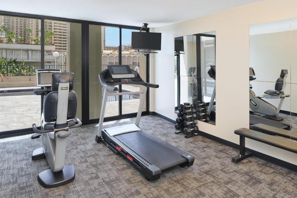 Fitness centrum a/nebo fitness zařízení v ubytování Aqua Palms Waikiki