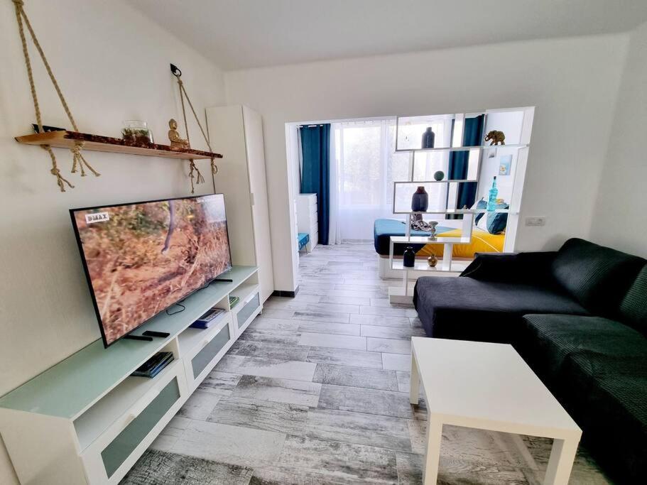 TV a/nebo společenská místnost v ubytování Apartamento SMERALDO 11 PLAYA ROCA
