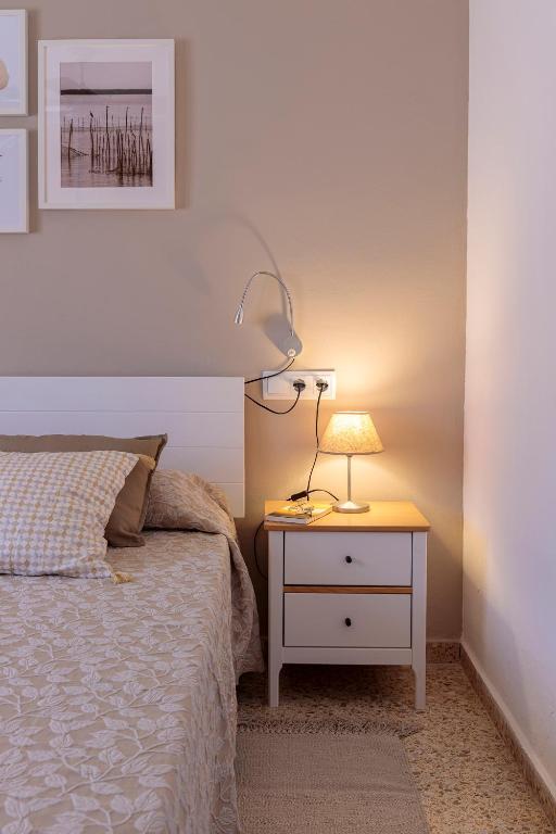 Postel nebo postele na pokoji v ubytování Apartamentos Maruja Roig 1 Playa Sur