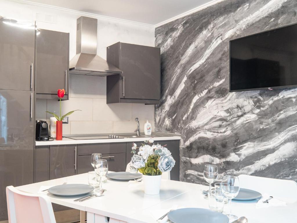A kitchen or kitchenette at Enjoy Naples