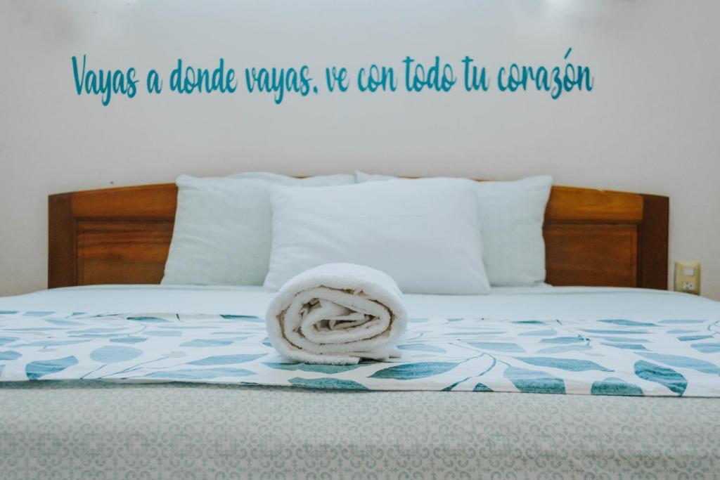 Postel nebo postele na pokoji v ubytování Casa Chetumal Hotel