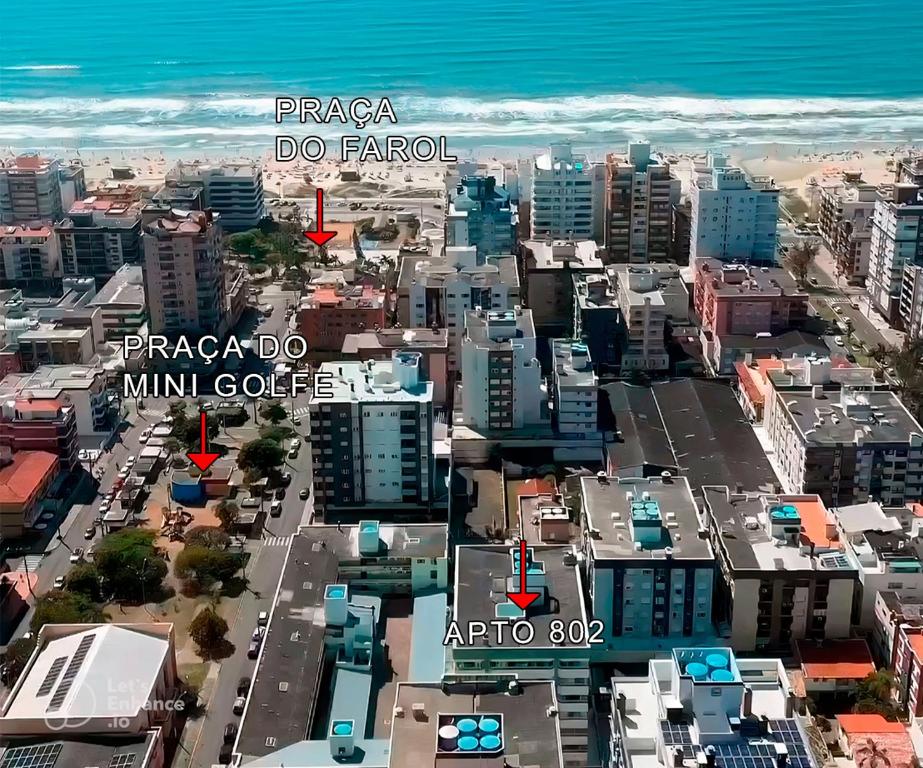 an aerial view of a city with buildings at Ótima Localização!!! Apartamento De Frente No Centro De Capão Da Canoa in Capão da Canoa