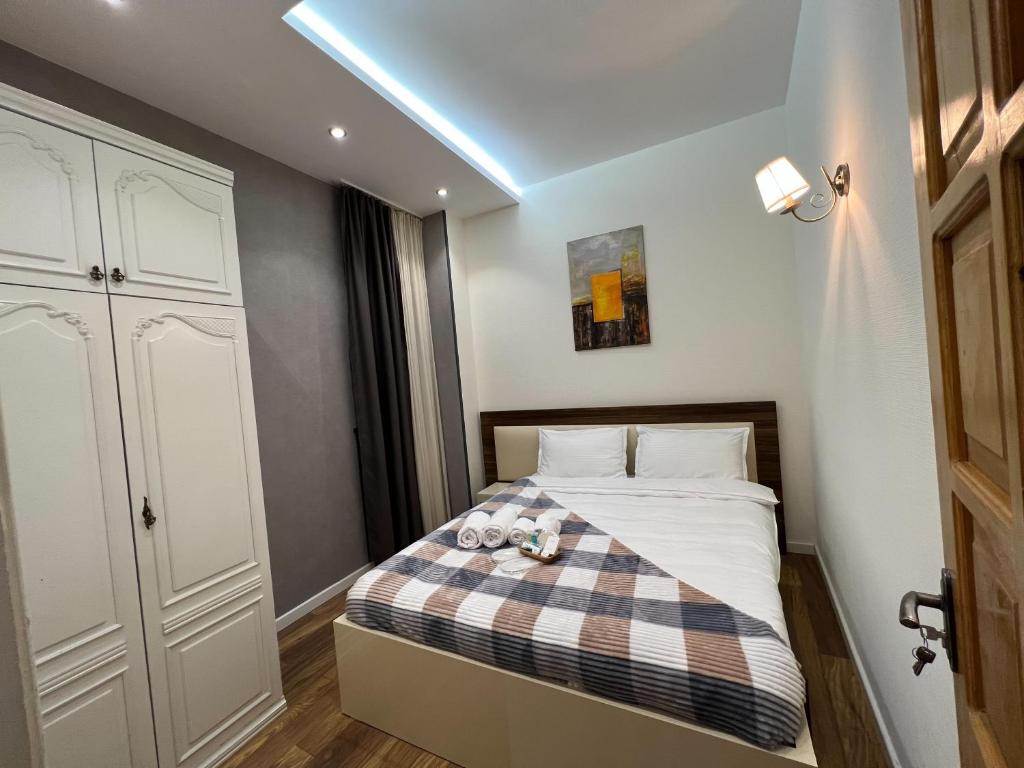 Ένα ή περισσότερα κρεβάτια σε δωμάτιο στο Sololaki 42