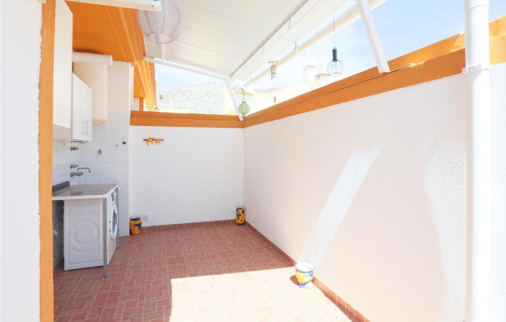 A kitchen or kitchenette at Bluemoon 2