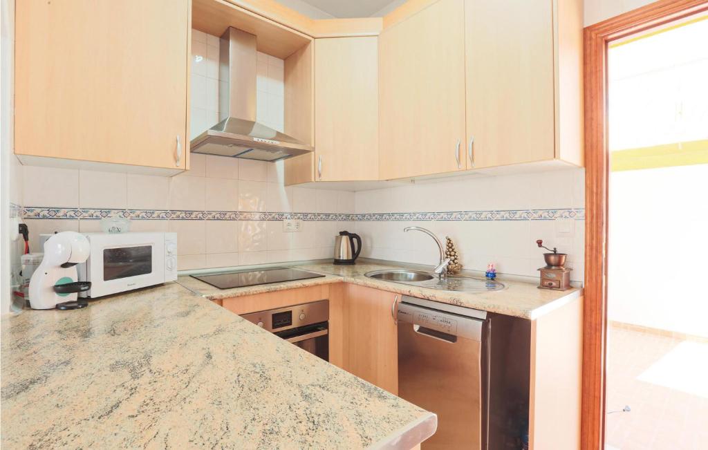A kitchen or kitchenette at Bluemoon 2