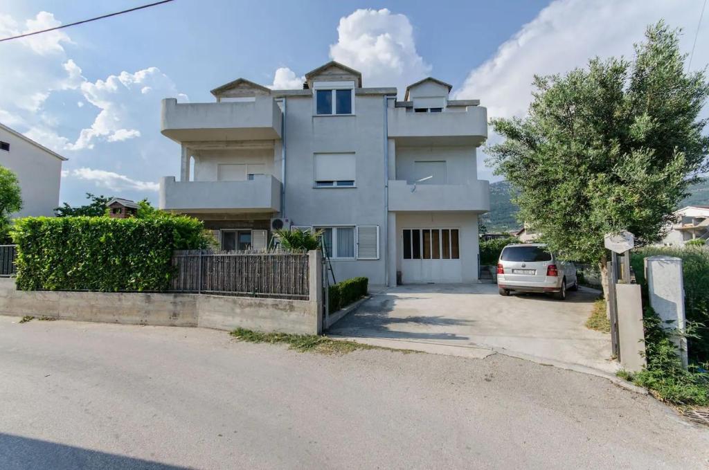 Apartments with parking space Kastel Novi, Kastela - 20997