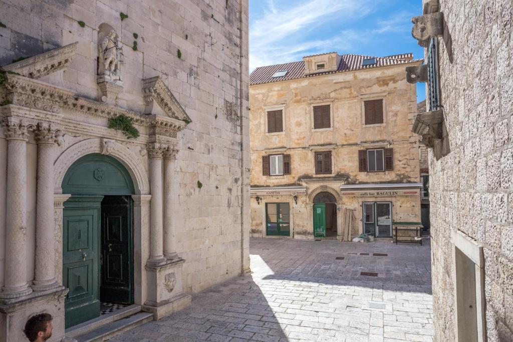 Apartments with a parking space Omis 20918, Omiš (updated prices 2024)