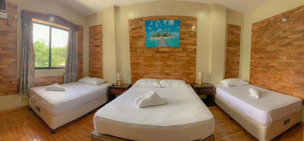 Postel nebo postele na pokoji v ubytování Mabini Hotel