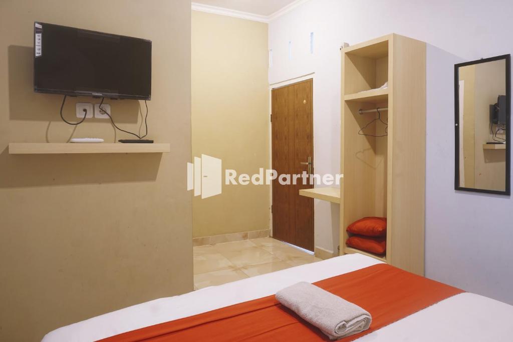 Tassa Homestay Syariah Mitra RedDoorz - Standard Double Room