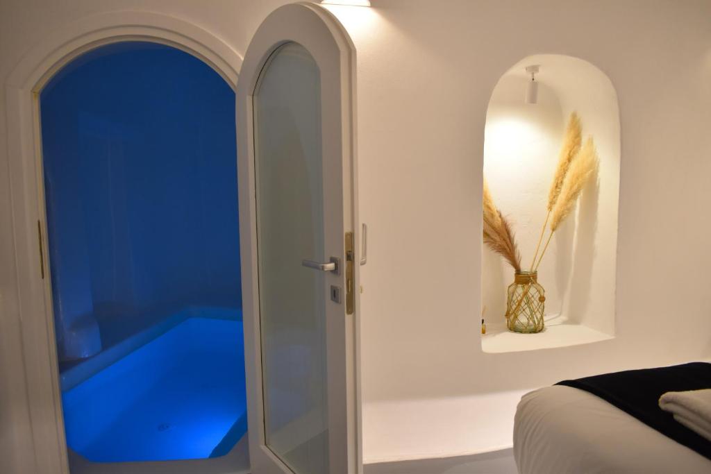 Fotografie z fotogalerie ubytování Oinos Luxury Suites Caldera v destinaci Oia