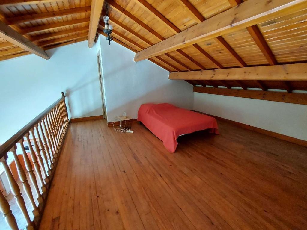 Posteľ alebo postele v izbe v ubytovaní Maison de village spacieuse à 70m de la plage, 200m des commerces, grande terrasse, 10 couchages - FR-1-423-273