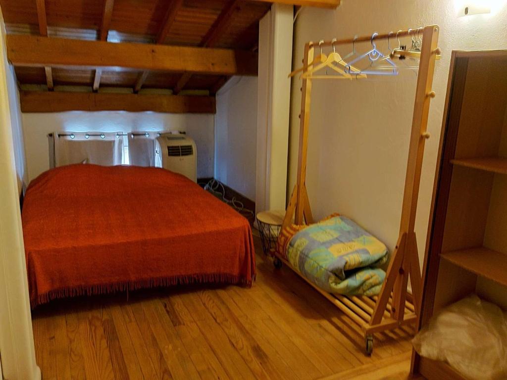 Posteľ alebo postele v izbe v ubytovaní Maison de village spacieuse à 70m de la plage, 200m des commerces, grande terrasse, 10 couchages - FR-1-423-273