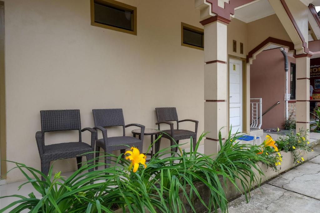 Zahrada ubytování RedDoorz Syariah near Taman Rekreasi Kalianget Wonosobo