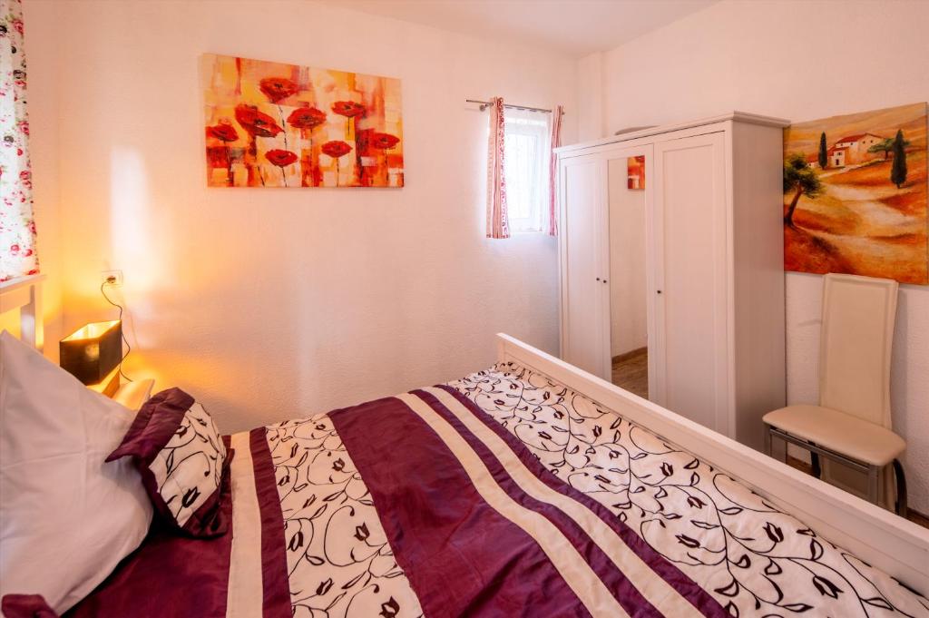 Postel nebo postele na pokoji v ubytování Ferienwohnung Vulkaneifel