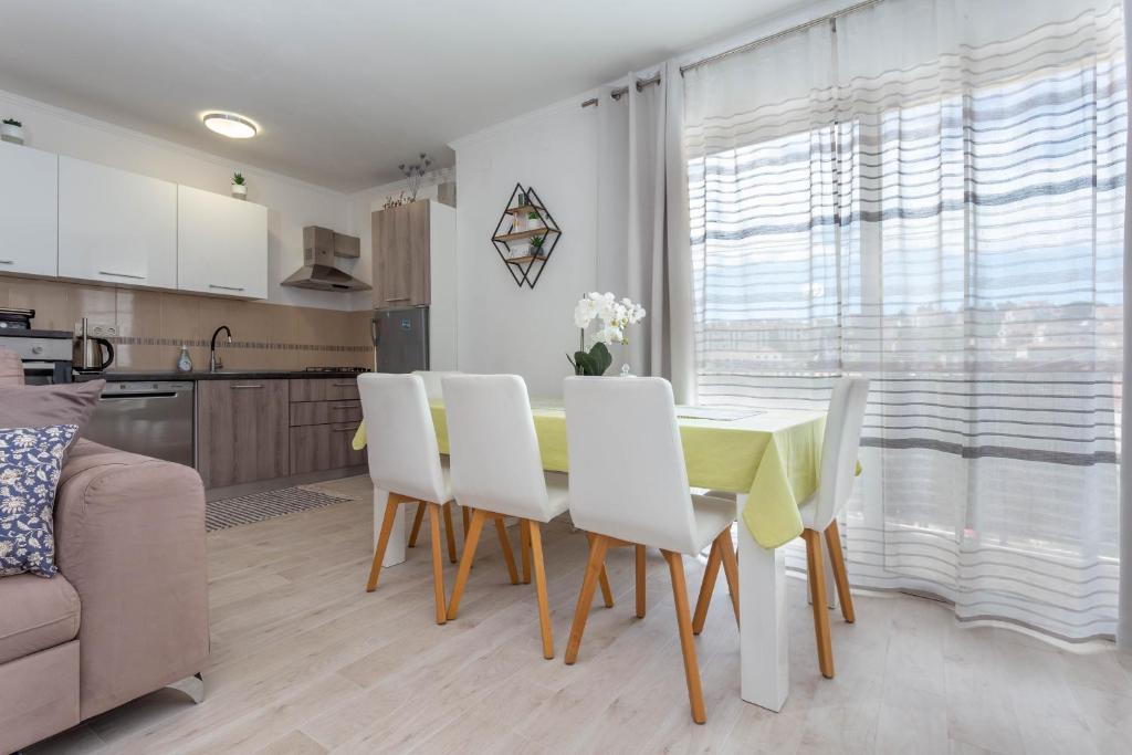 Kuchyň nebo kuchyňský kout v ubytování Apartments Edi - ZF Hvar