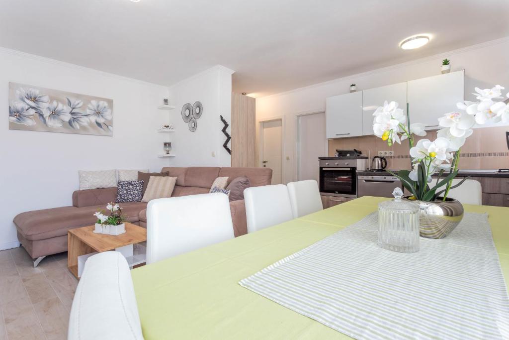 Kuchyň nebo kuchyňský kout v ubytování Apartments Edi - ZF Hvar