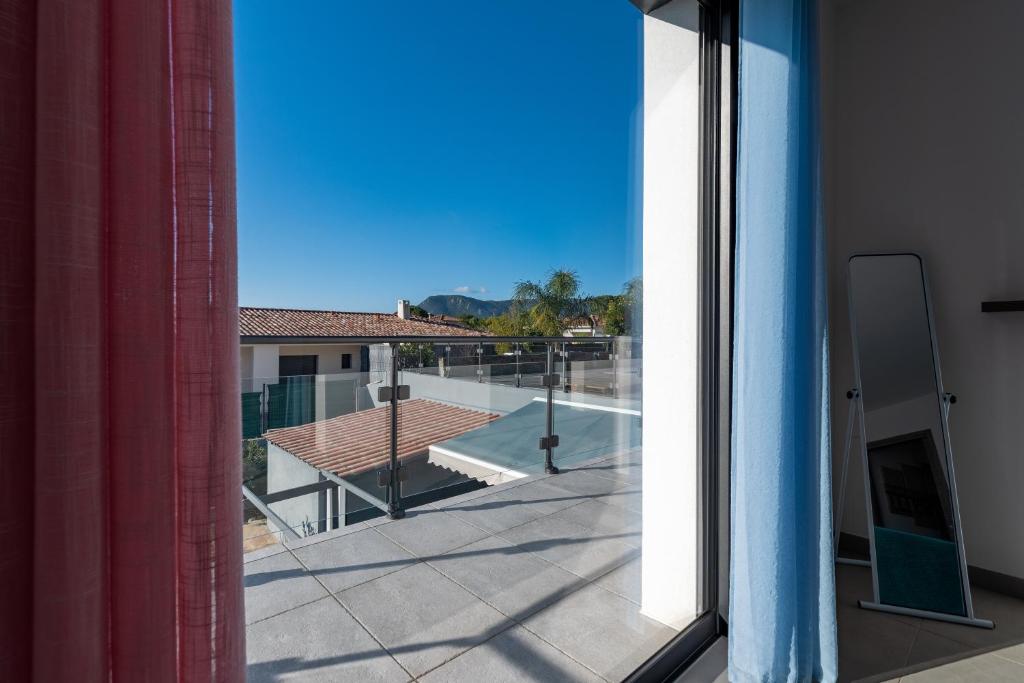 Balkón alebo terasa v ubytovaní Afa, proche d Ajaccio, Magnifique Villa 4 pers avec Piscine privée et vue montagne