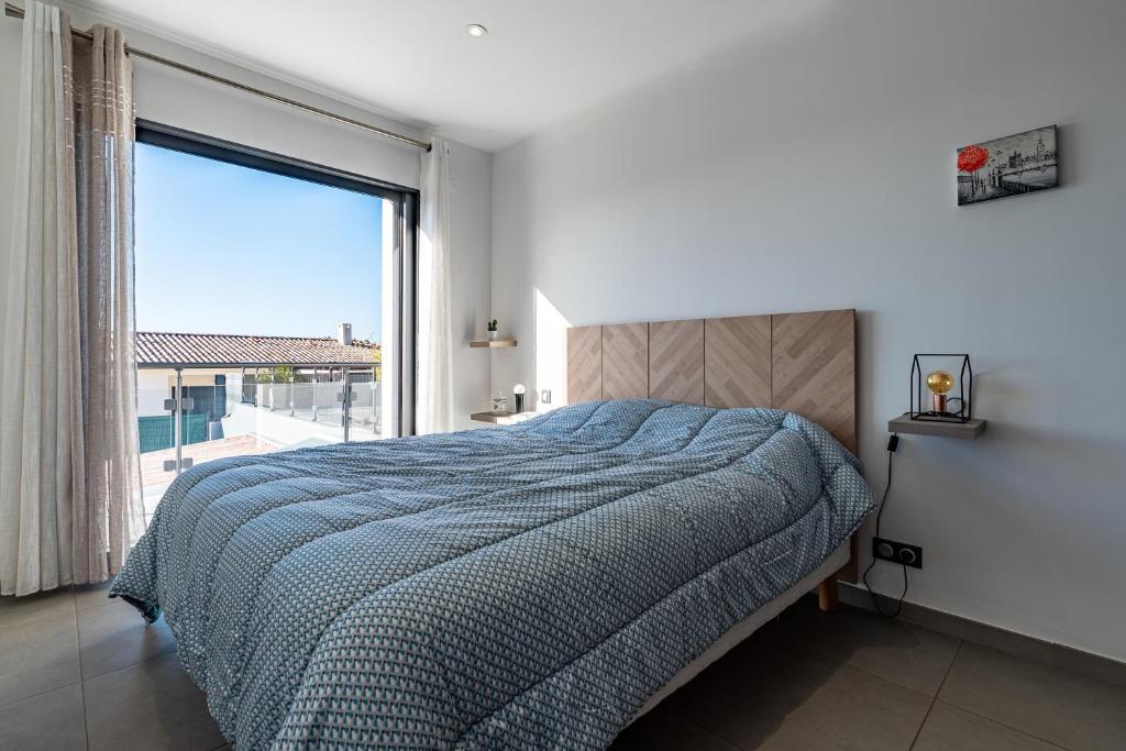Posteľ alebo postele v izbe v ubytovaní Afa, proche d Ajaccio, Magnifique Villa 4 pers avec Piscine privée et vue montagne