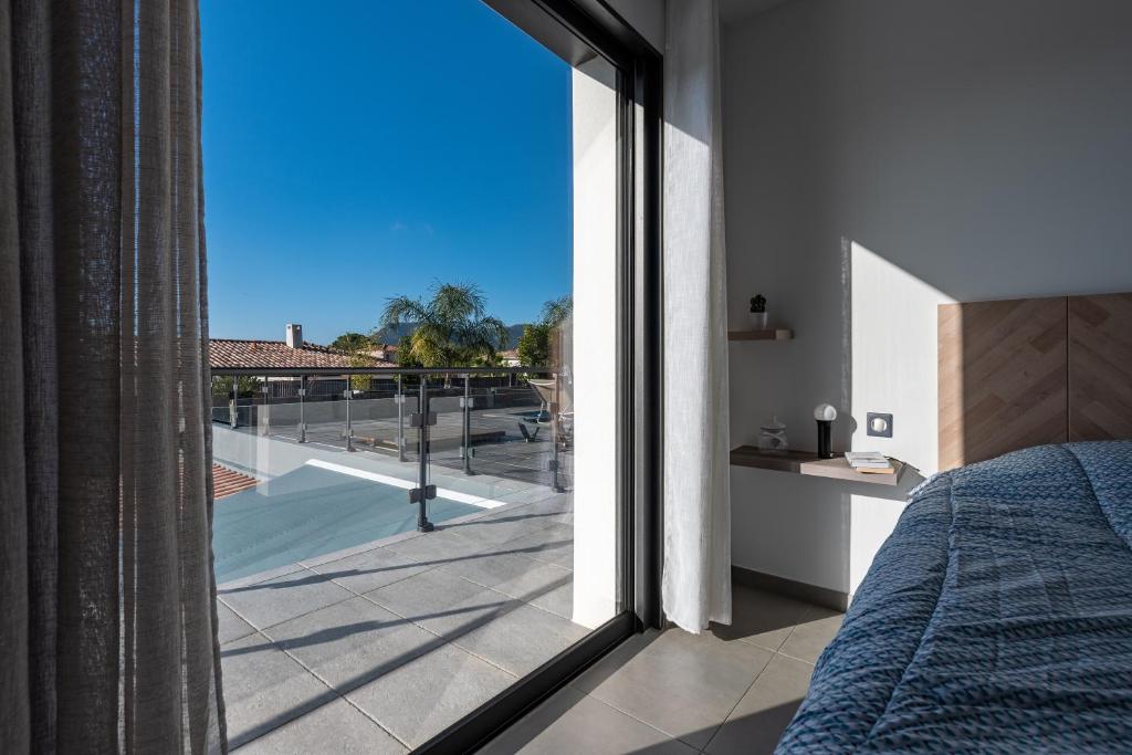 Bazén v ubytovaní Afa, proche d Ajaccio, Magnifique Villa 4 pers avec Piscine privée et vue montagne alebo v jeho blízkosti
