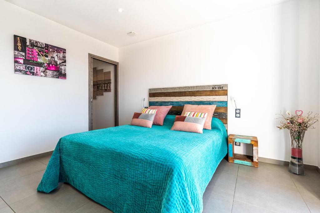 Posteľ alebo postele v izbe v ubytovaní Afa, proche d Ajaccio, Magnifique Villa 4 pers avec Piscine privée et vue montagne