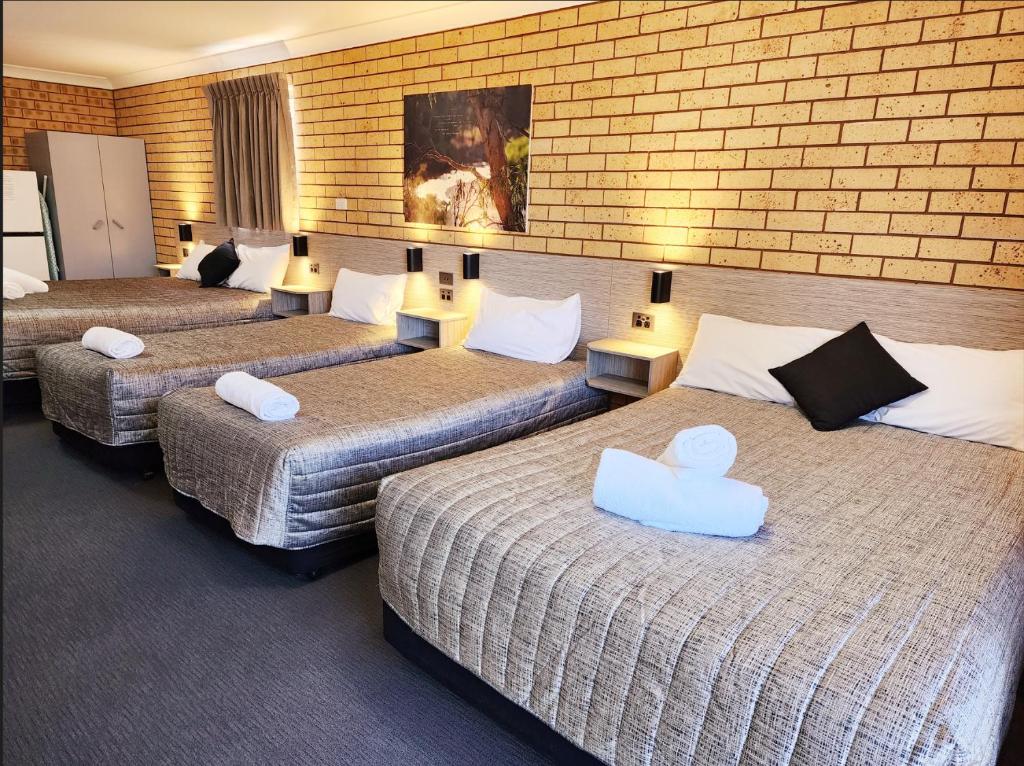 Tallarook Motor Inn - Balkonlu Geniş Aile Odası - (Non Pet-Friendly)
