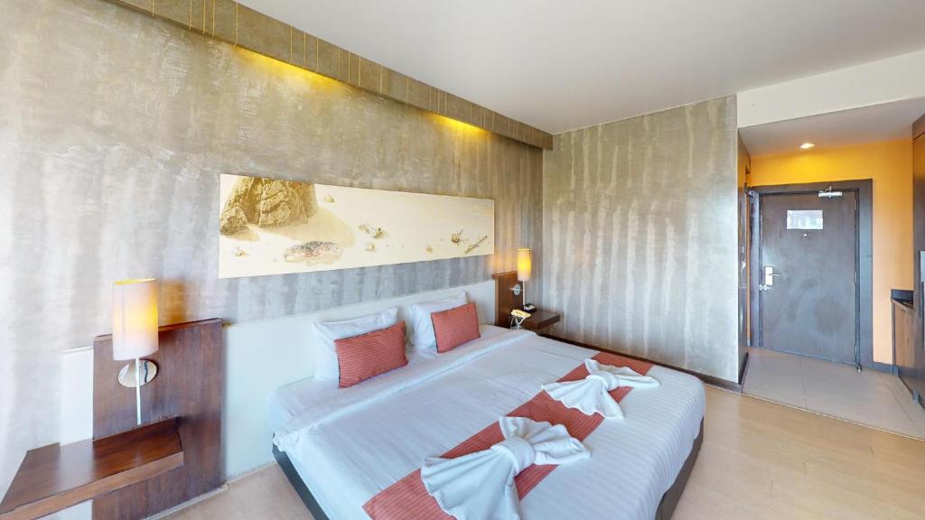 Postel nebo postele na pokoji v ubytování Silathip Huahin Serviced Apartment & Hotel