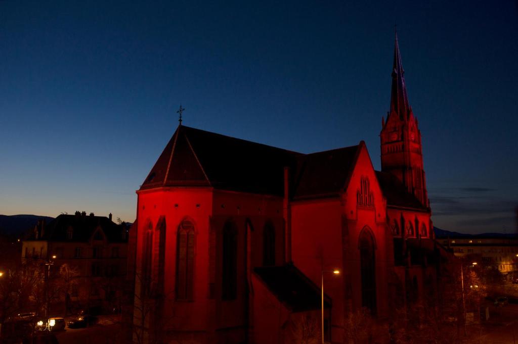 BIG MAMA with mobile aircon, free parking - 11