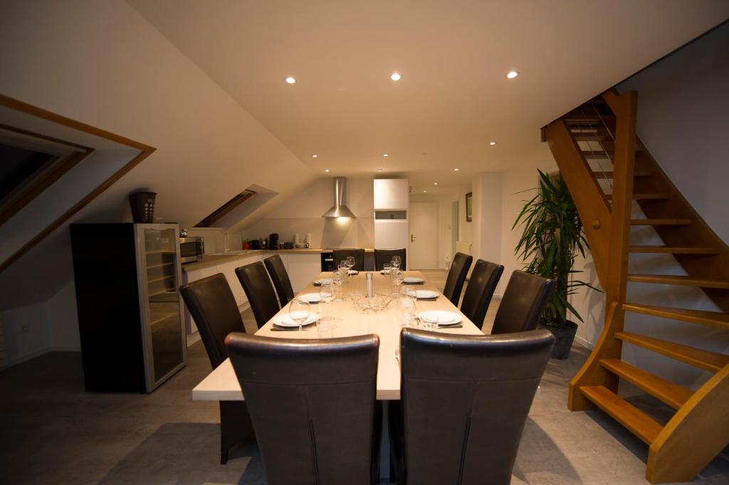 BIG MAMA with mobile aircon, free parking - 8