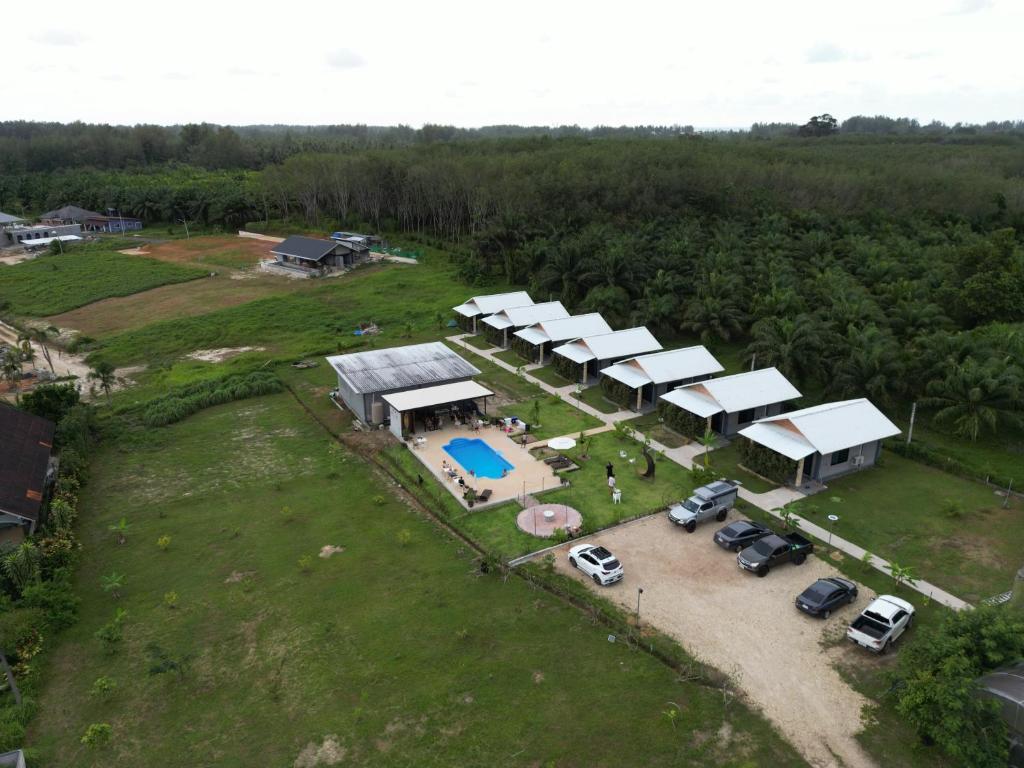 Bazén v ubytování Wan Homestay nebo v jeho okolí
