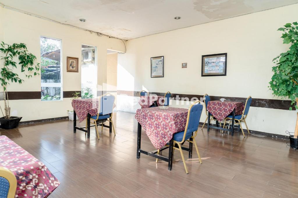 Posezení v ubytování Cherry Pink Hotel Medan Mitra RedDoorz