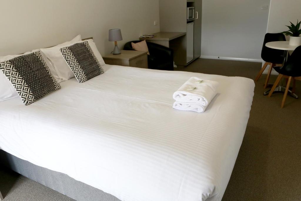 Mudgee Vineyard Motor Inn - Deluxe Queen Room