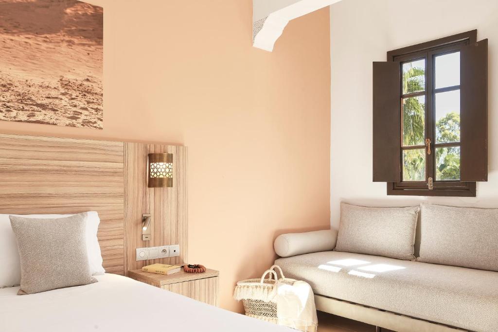 Postel nebo postele na pokoji v ubytování Iberostar Waves Club Palmeraie Marrakech All Inclusive